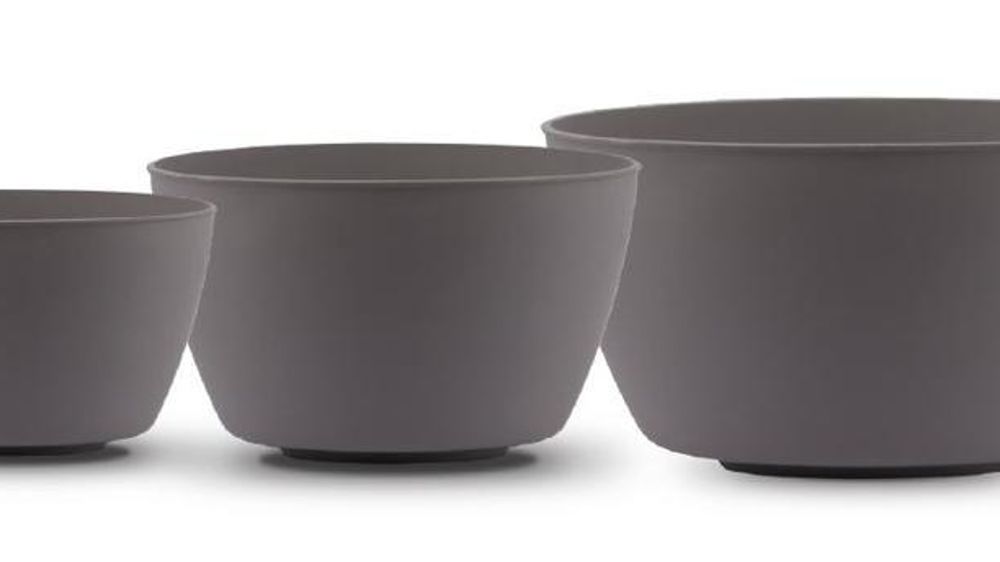 Les bols Stone 22cl, 45cl et 85cl passent au micro-ondes, au lave-vaisselle et sont réemployables. ©COMATEC